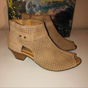 Earth tan bootie sandal